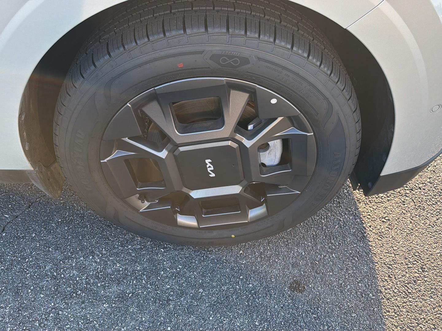 Used 2025 Kia Carnival Hybrid Van