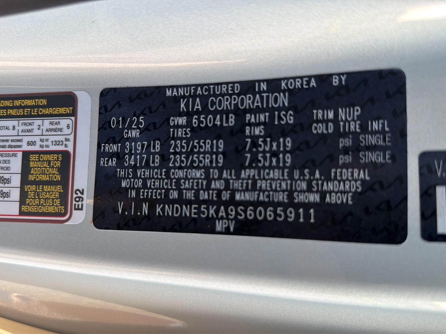 Used 2025 Kia Carnival Hybrid Van