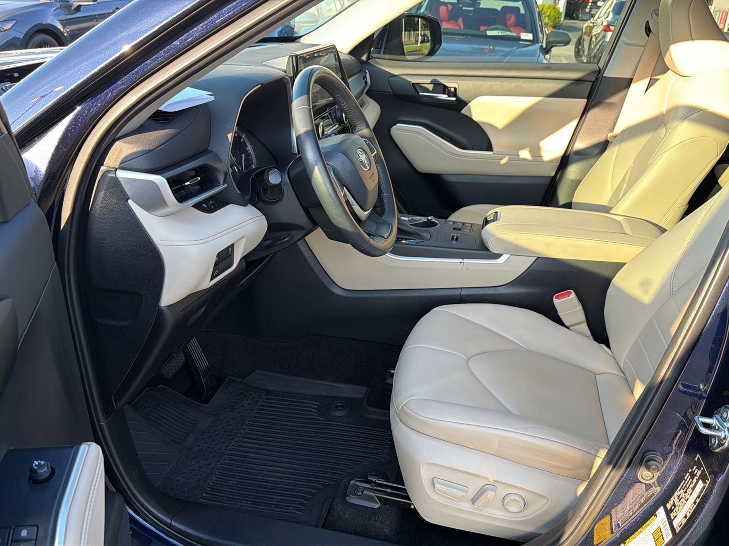Used 2023 Toyota Highlander SUV