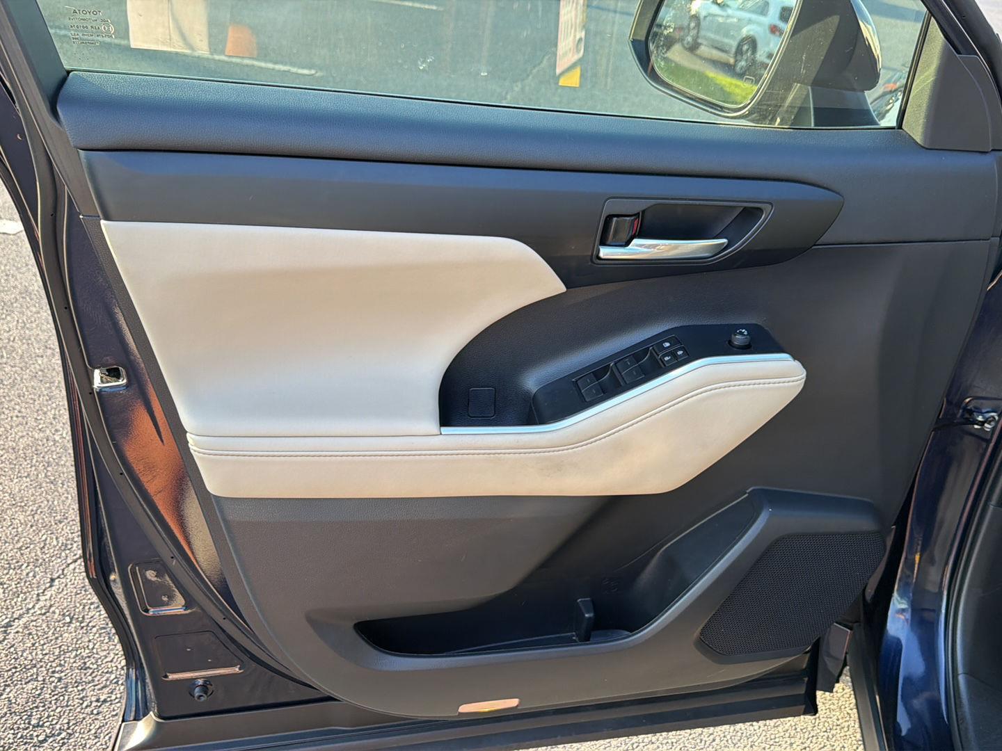 Used 2023 Toyota Highlander SUV