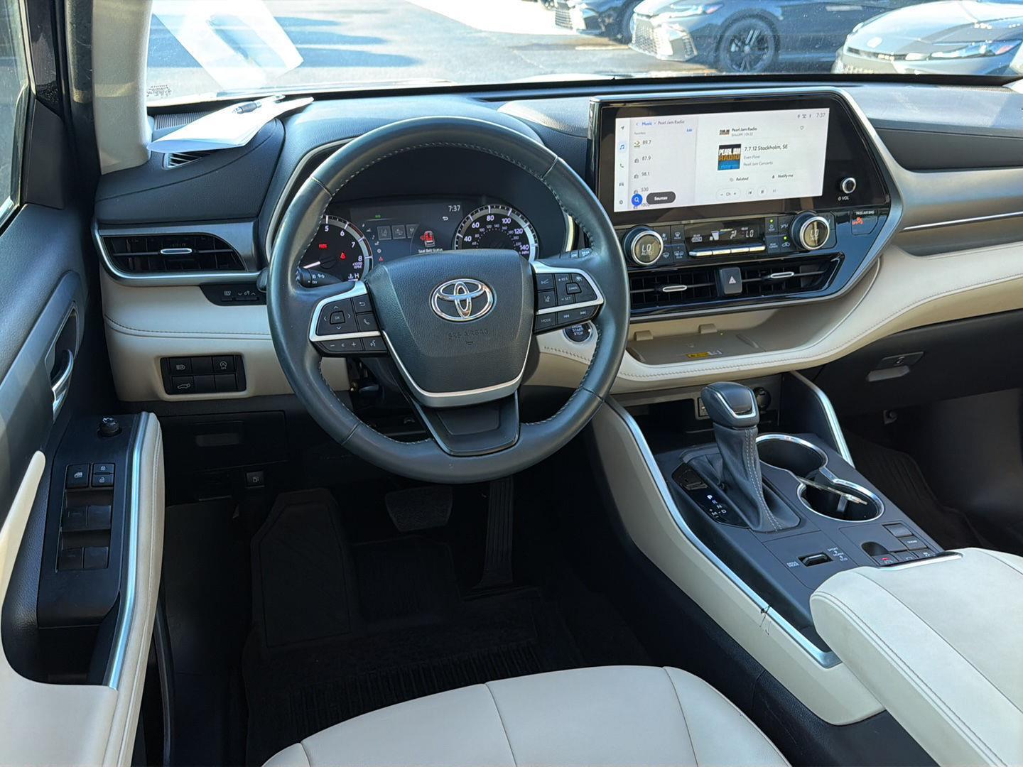 Used 2023 Toyota Highlander SUV