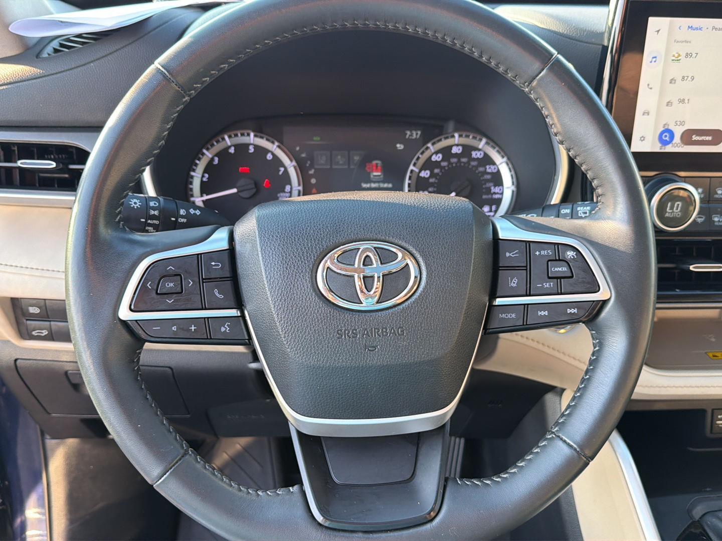 Used 2023 Toyota Highlander SUV
