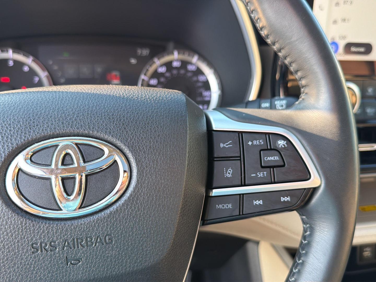 Used 2023 Toyota Highlander SUV