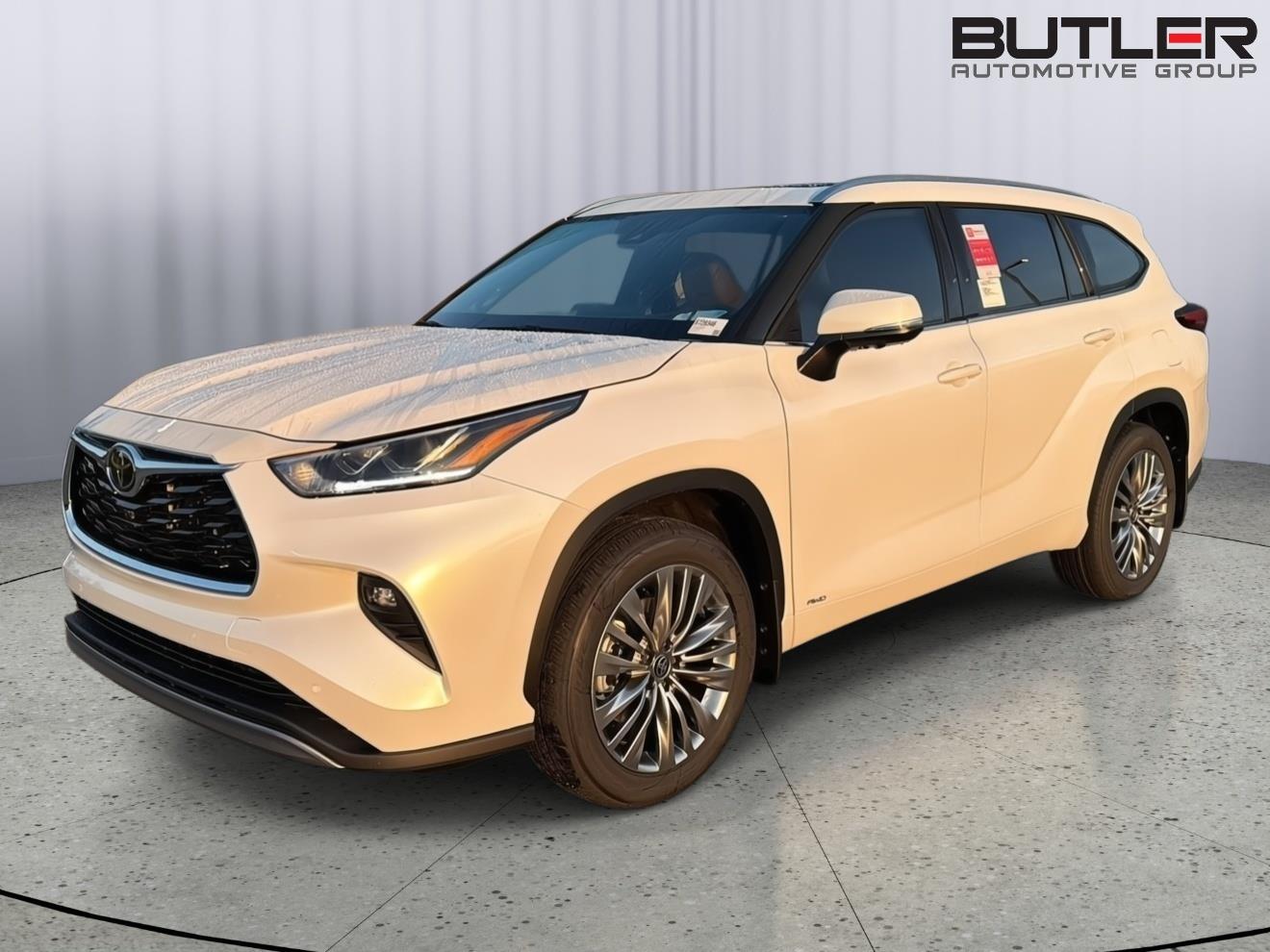 White (Wind Chill Pearl) 2026 Toyota Highlander Hybrid SUV / Crossover All-Wheel Drive Continuously Variable Transmission