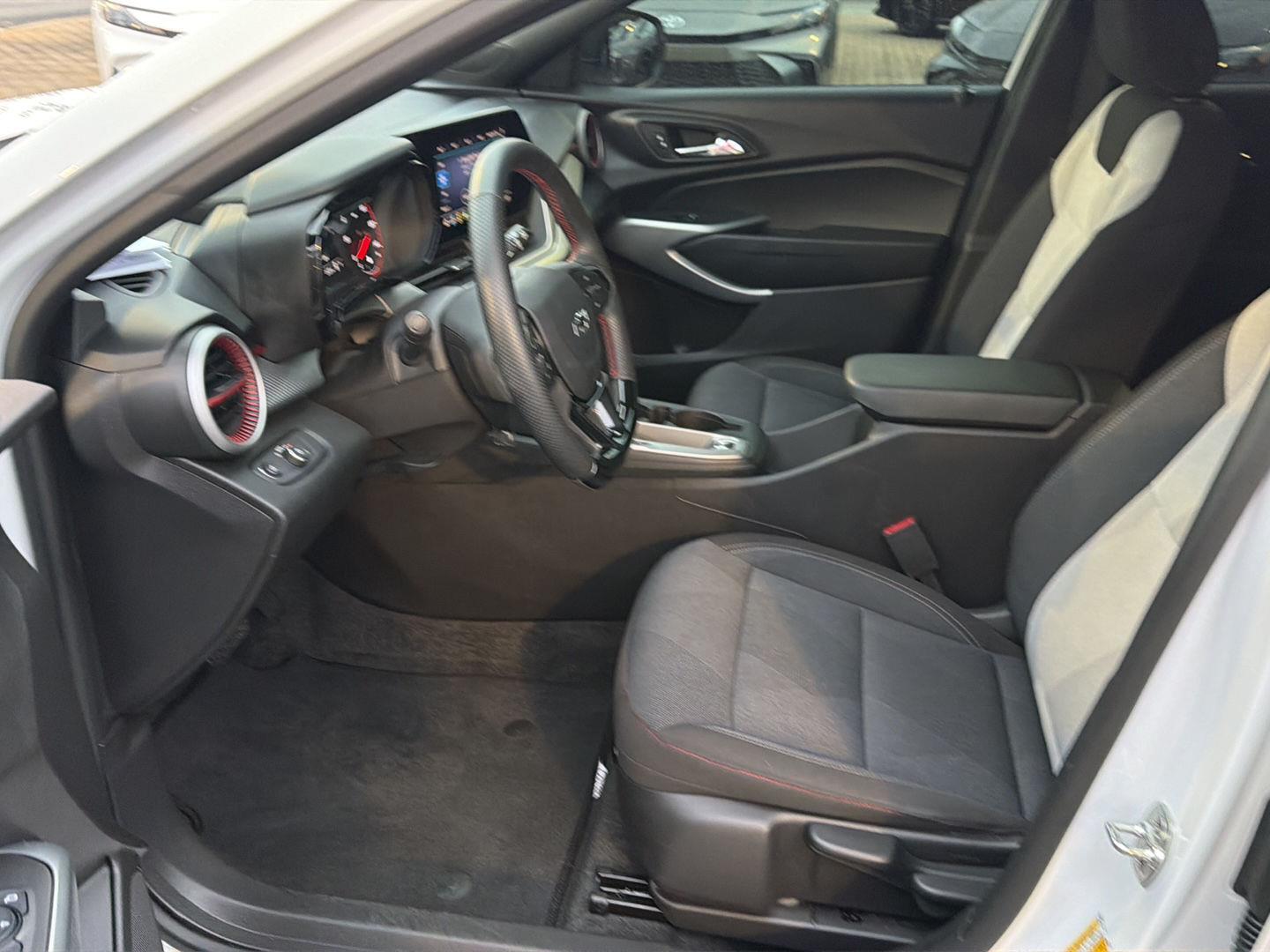 Used 2025 Chevrolet Trax SUV