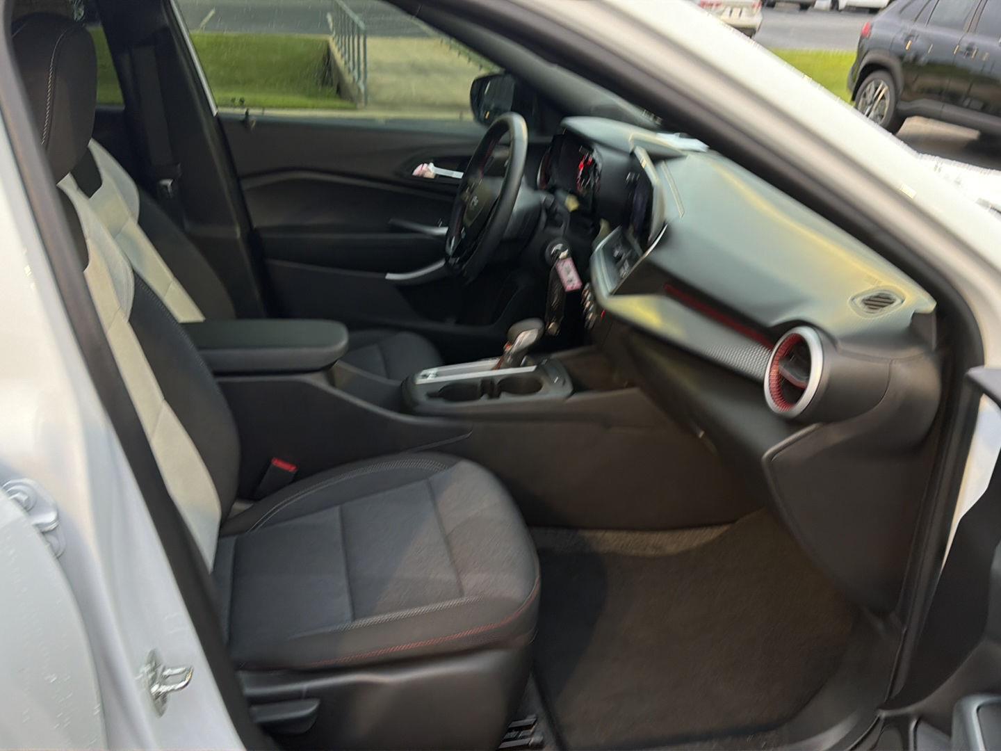 Used 2025 Chevrolet Trax SUV