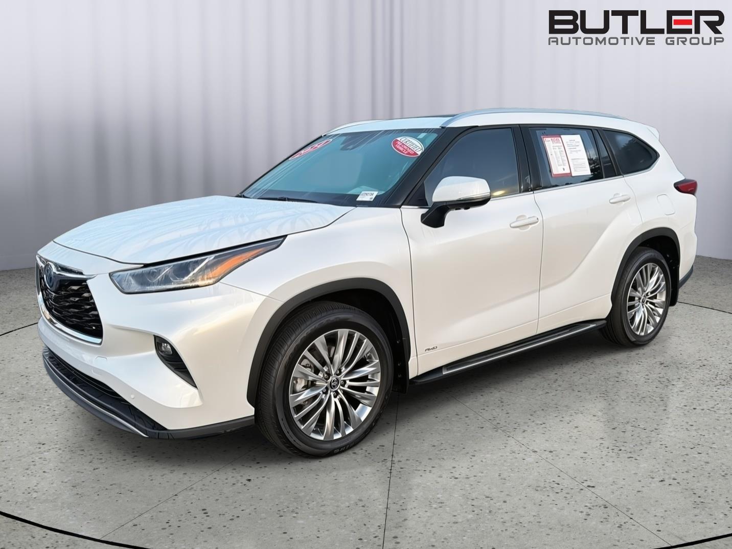 White (Wind Chill Pearl) 2024 Toyota Highlander Hybrid SUV / Crossover All-Wheel Drive Continuously Variable Transmission