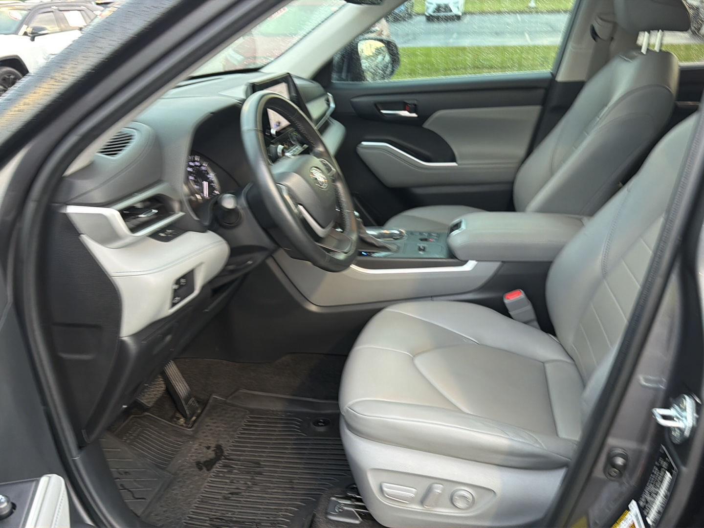 Used 2023 Toyota Highlander SUV