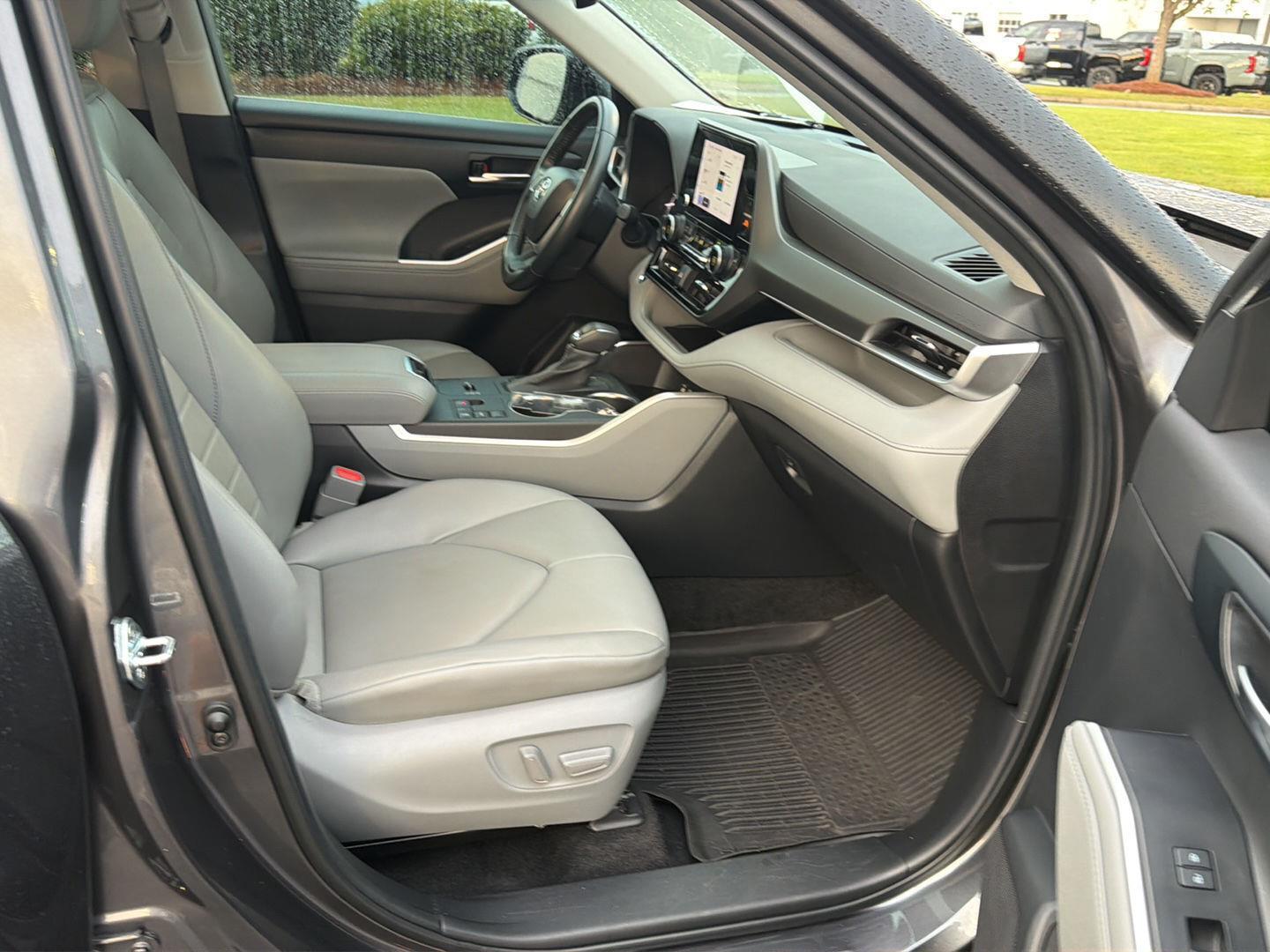 Used 2023 Toyota Highlander SUV