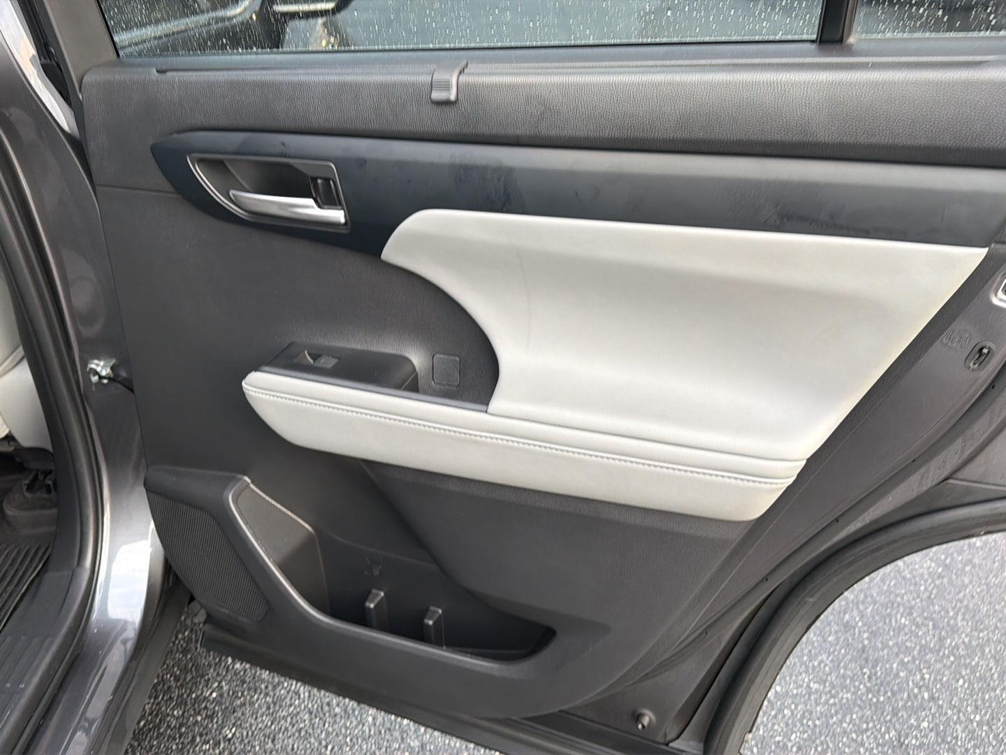 Used 2023 Toyota Highlander SUV
