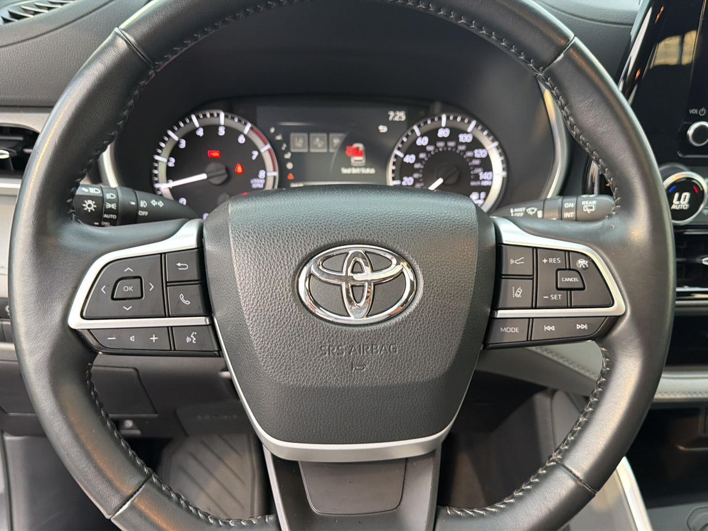 Used 2023 Toyota Highlander SUV