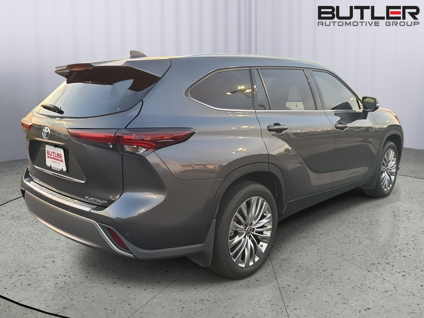 Used 2024 Toyota Highlander SUV