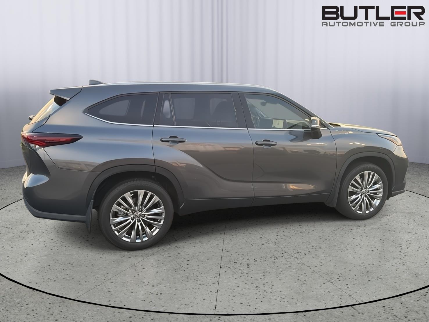 Used 2024 Toyota Highlander SUV