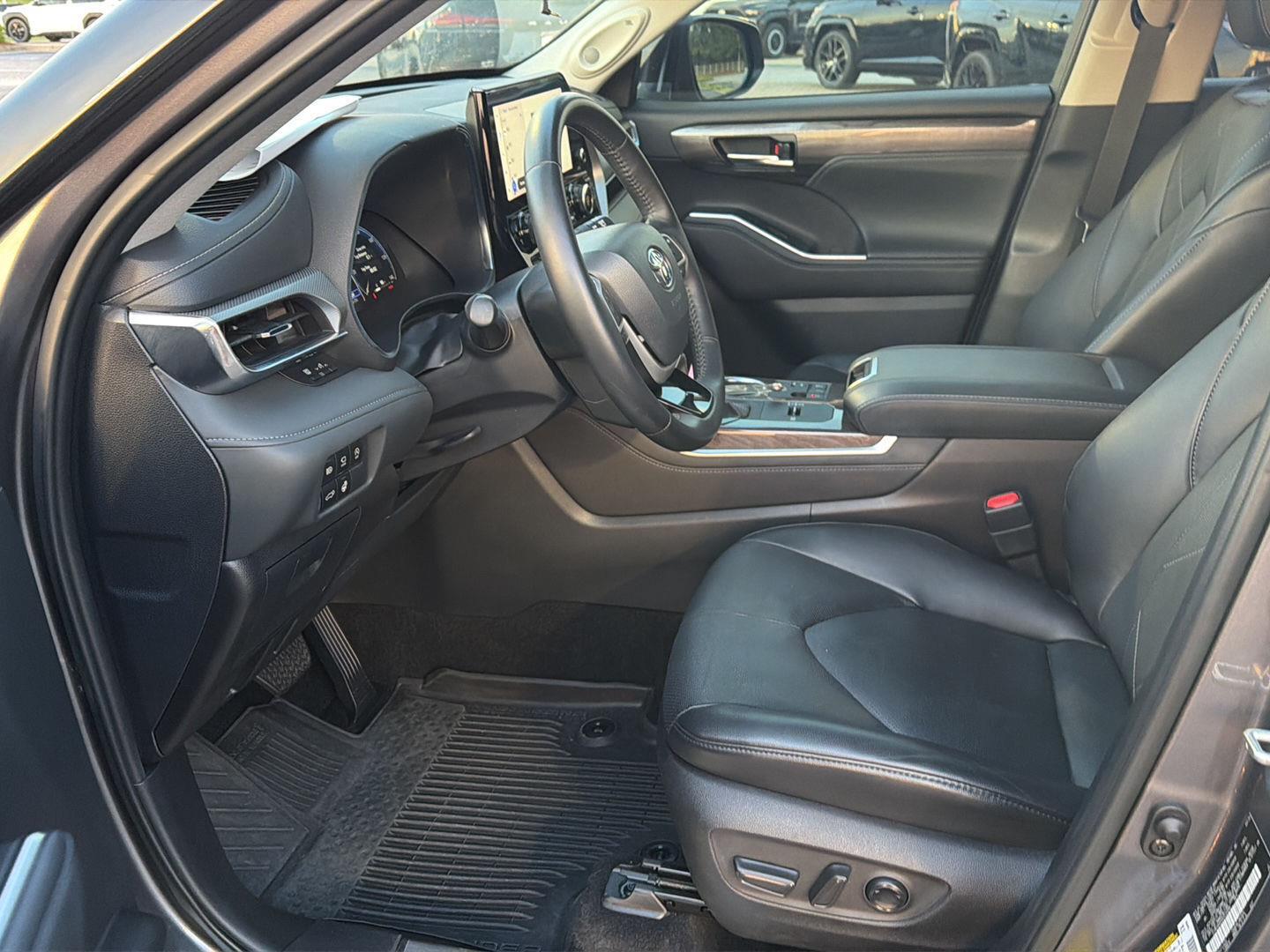 Used 2024 Toyota Highlander SUV