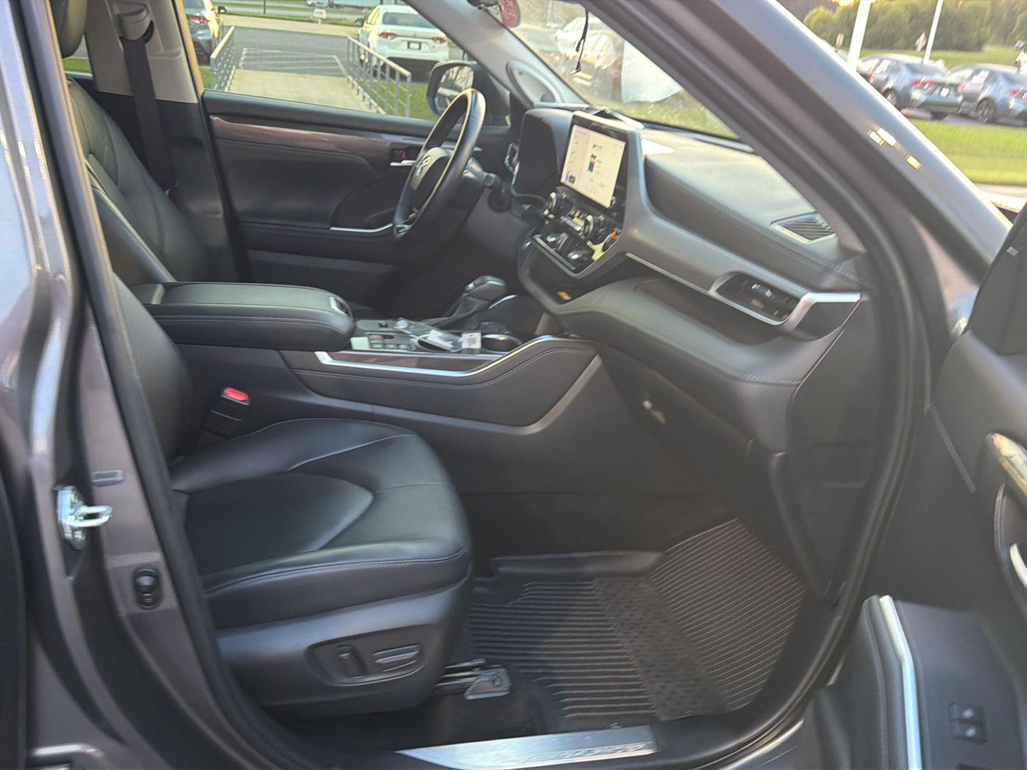 Used 2024 Toyota Highlander SUV