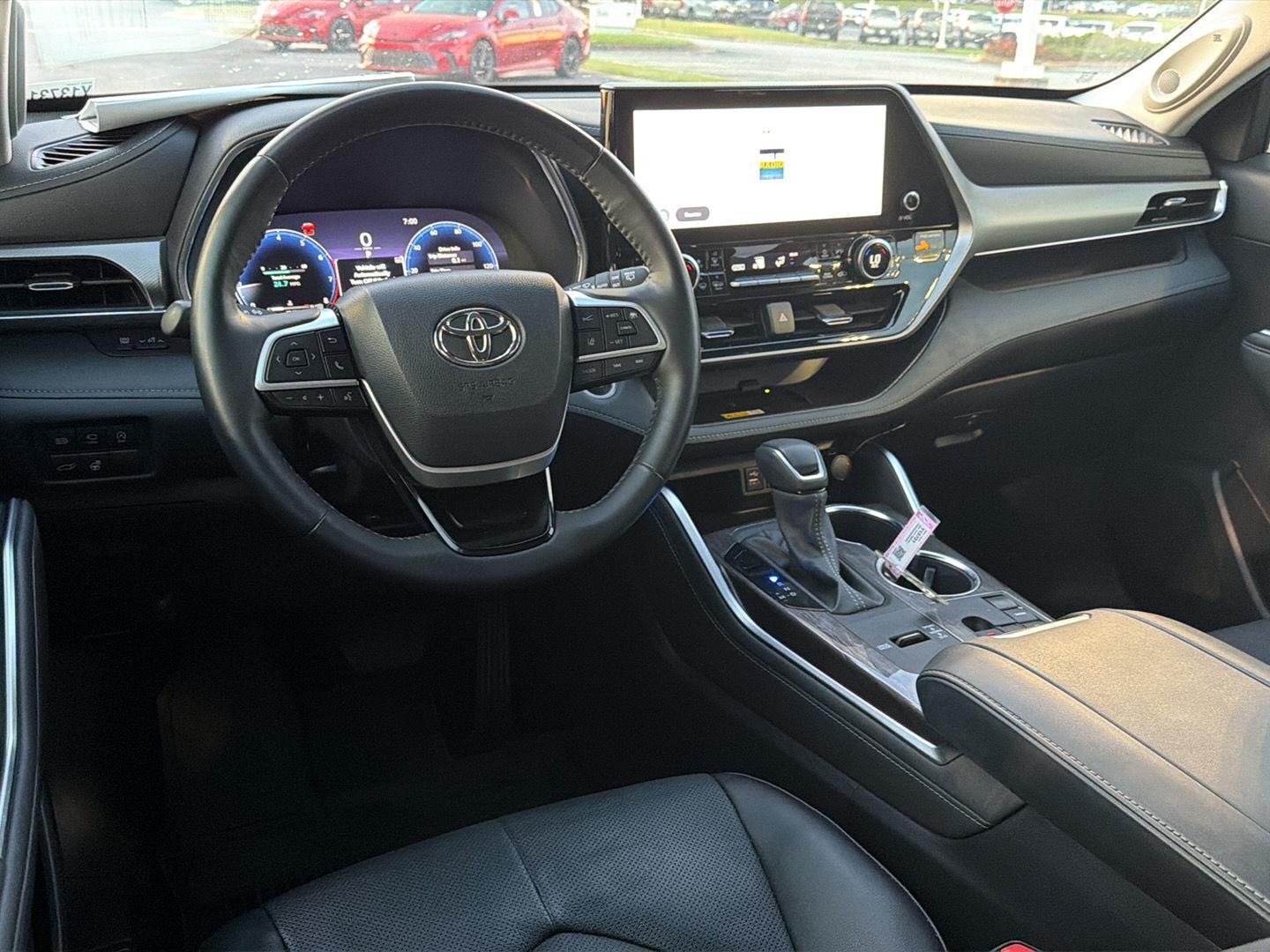 Used 2024 Toyota Highlander SUV