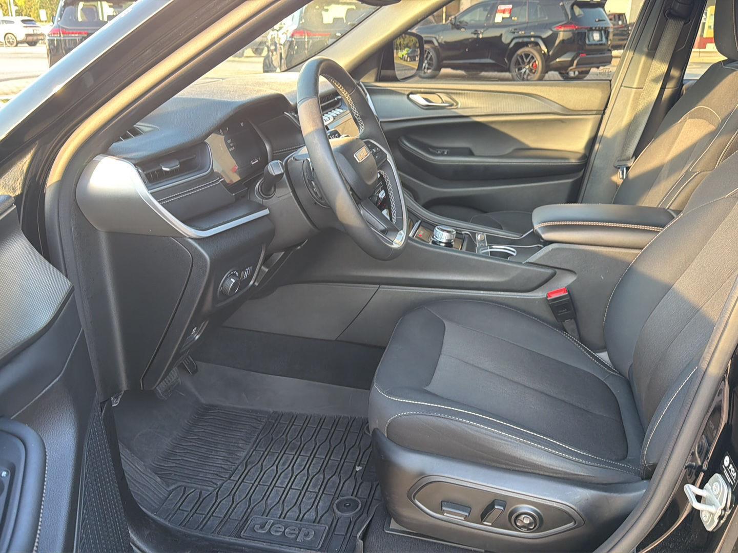 Used 2024 Jeep Grand Cherokee SUV