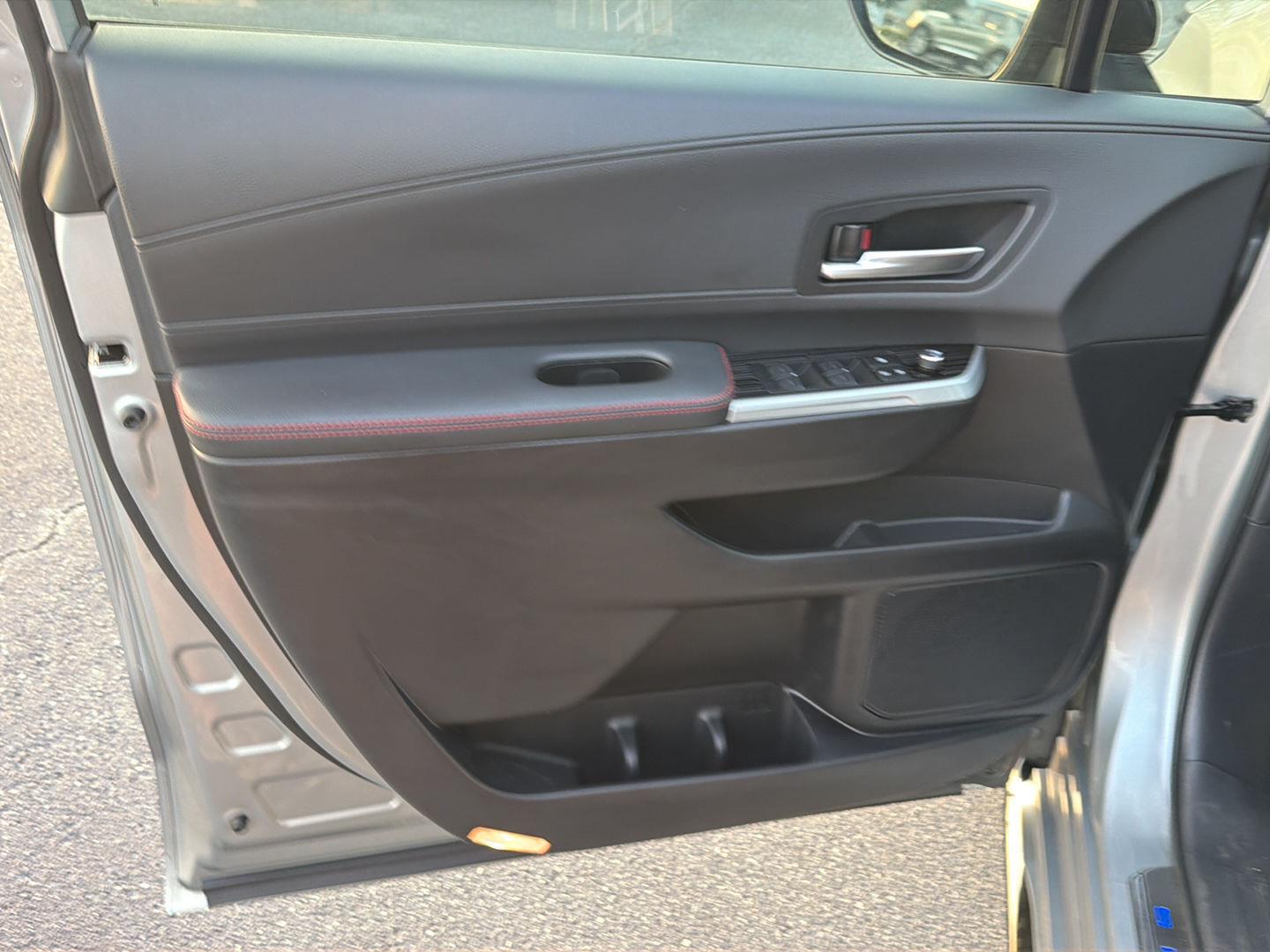 Used 2025 Toyota Sienna Van
