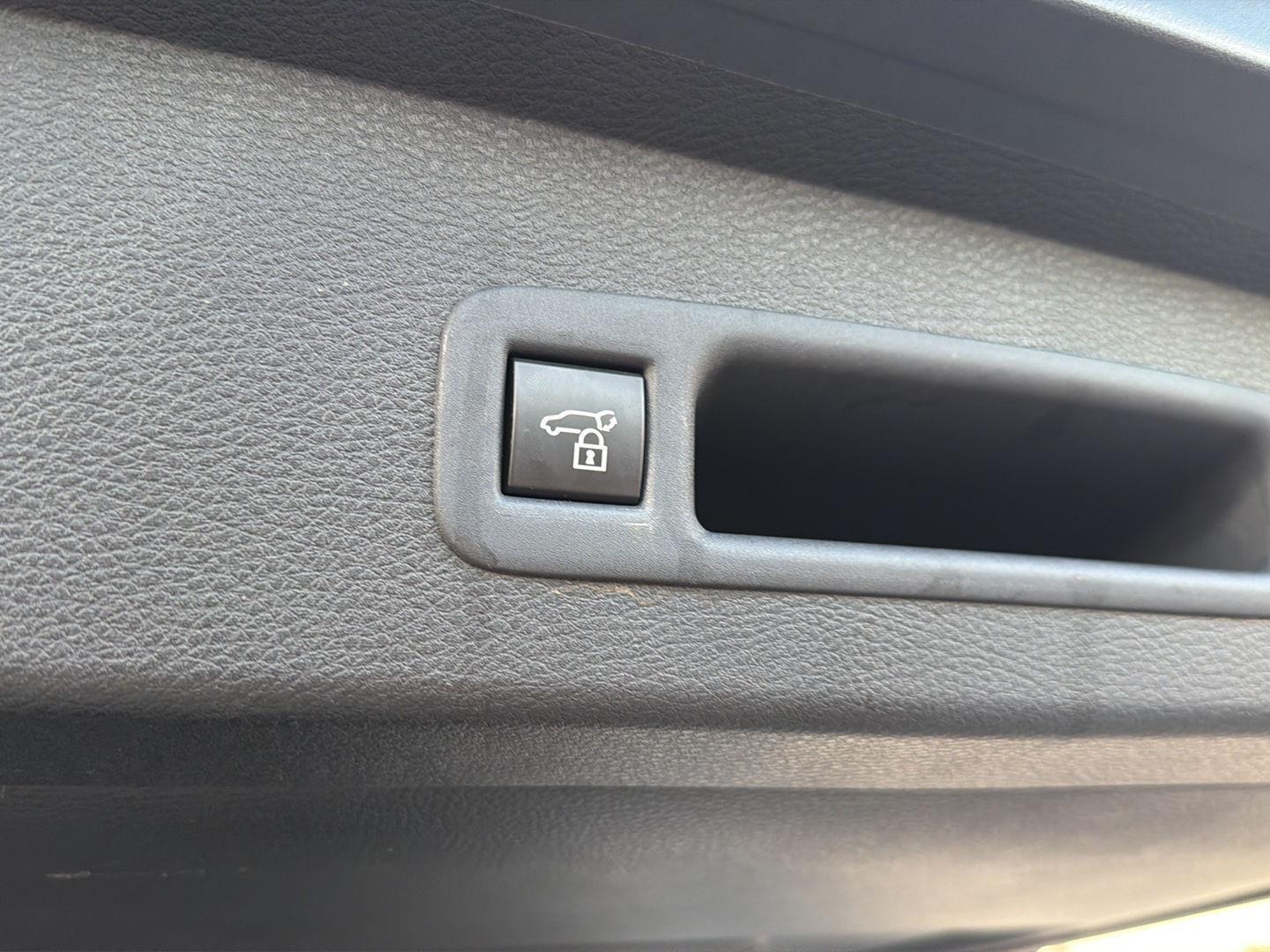 Used 2025 Toyota Sienna Van