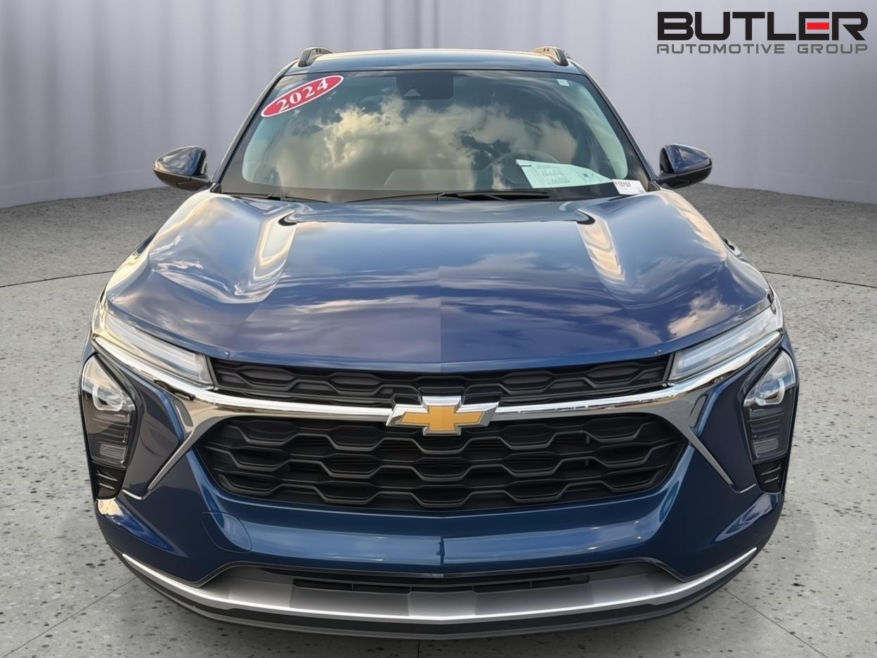 Used 2024 Chevrolet Trax SUV