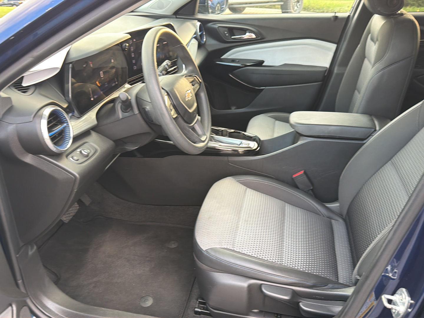 Used 2024 Chevrolet Trax SUV