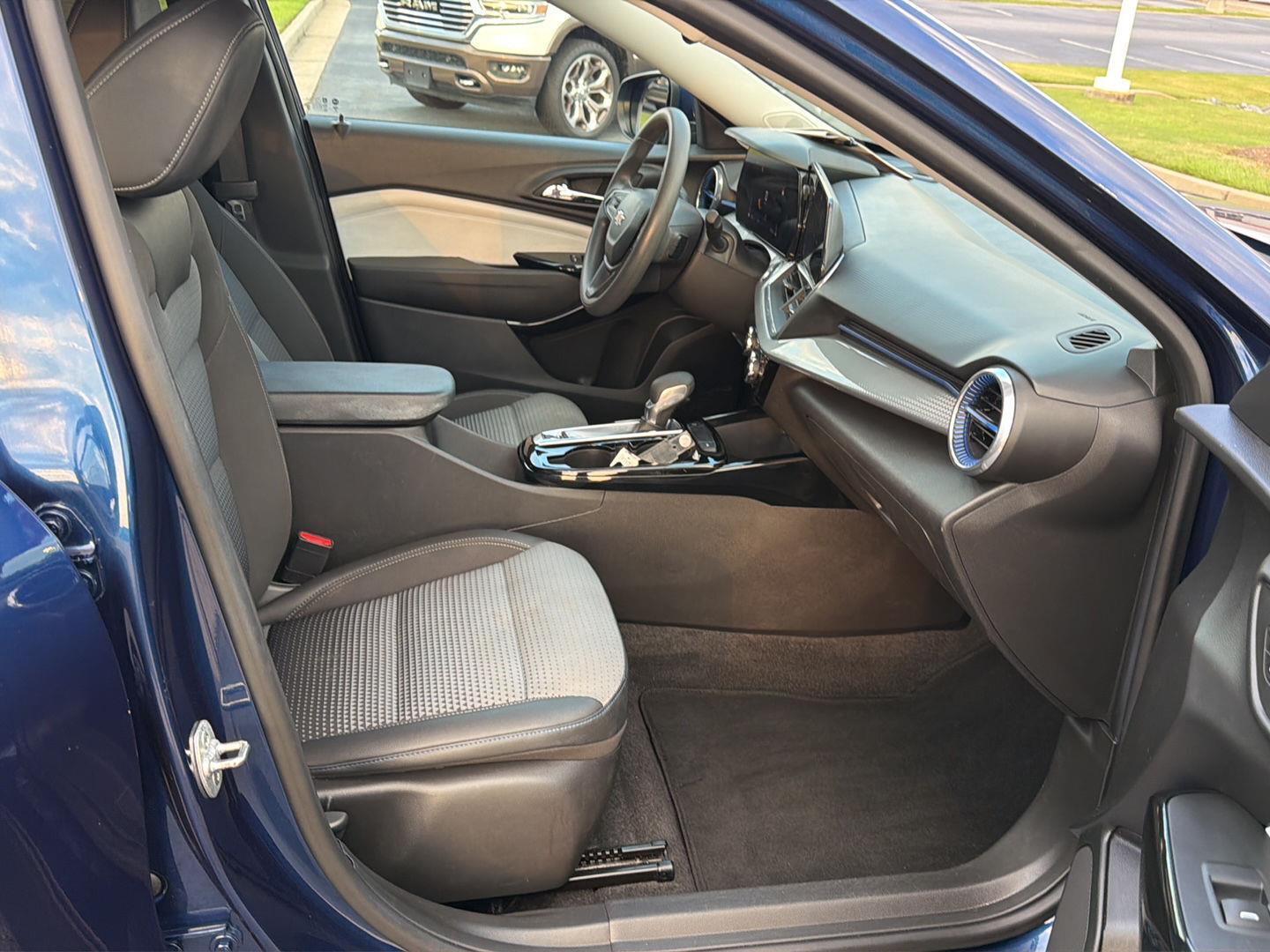 Used 2024 Chevrolet Trax SUV
