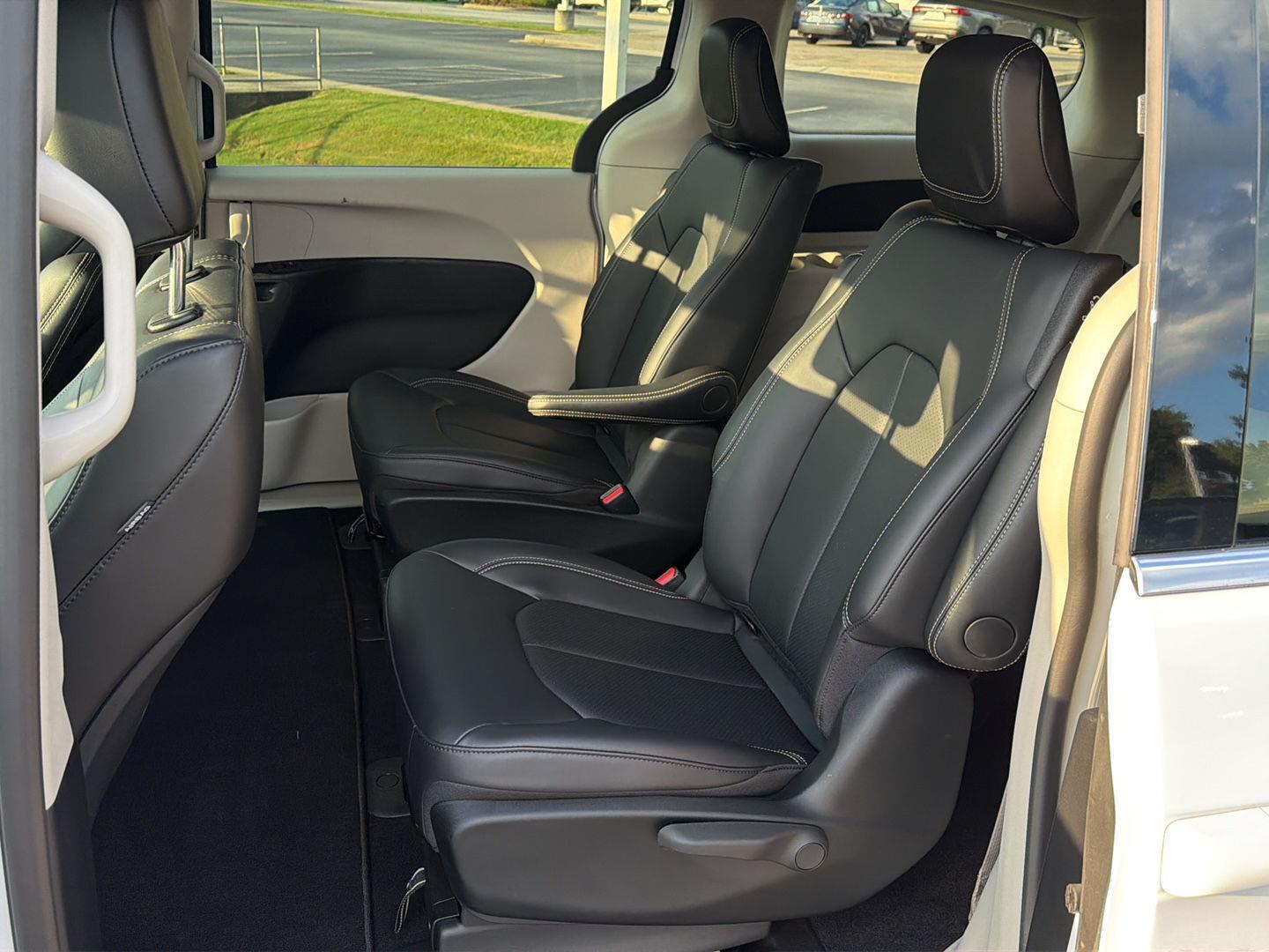 Used 2024 Chrysler Pacifica Van