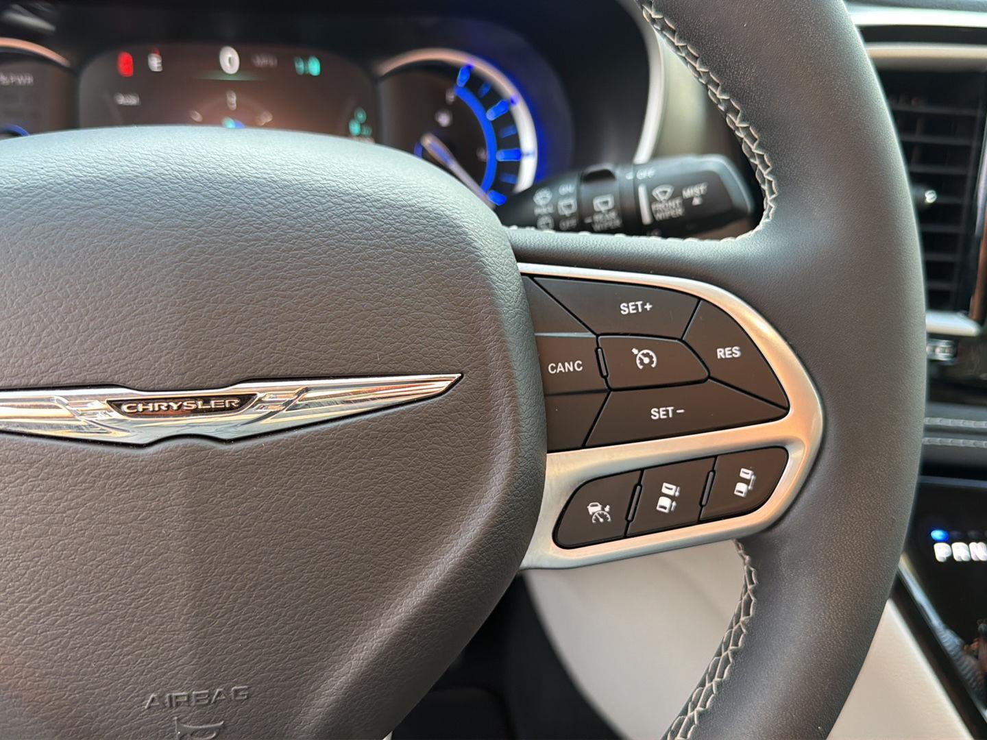 Used 2024 Chrysler Pacifica Van