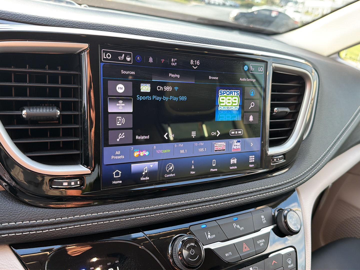 Used 2024 Chrysler Pacifica Van