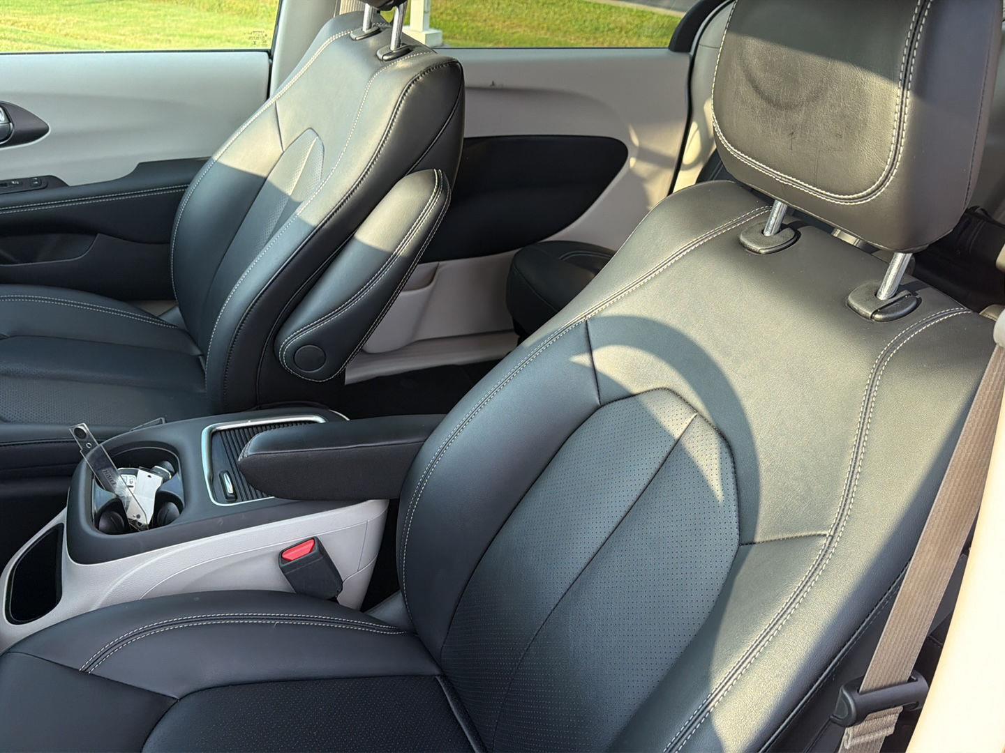 Used 2024 Chrysler Pacifica Van