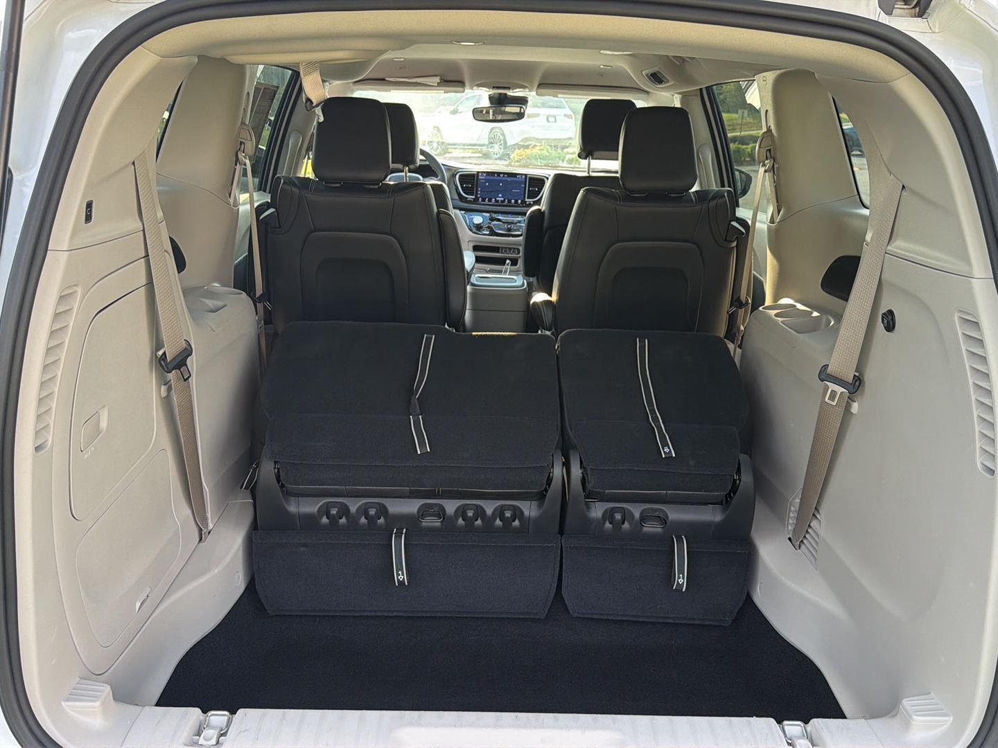 Used 2024 Chrysler Pacifica Van