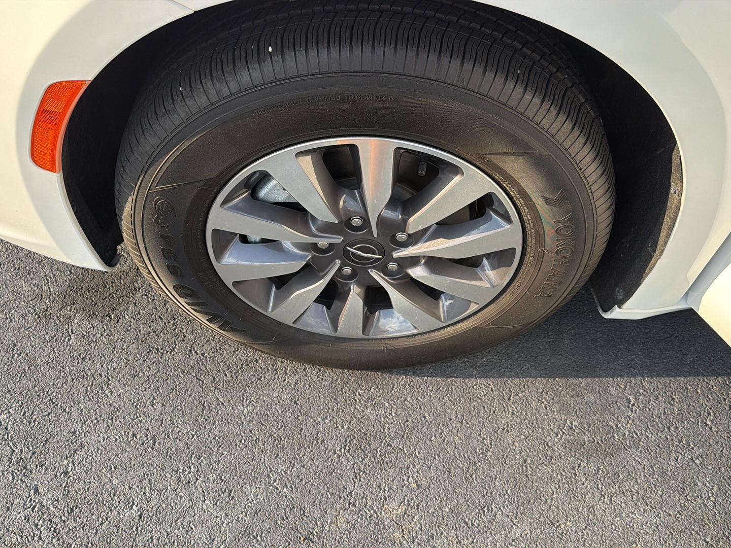 Used 2024 Chrysler Pacifica Van