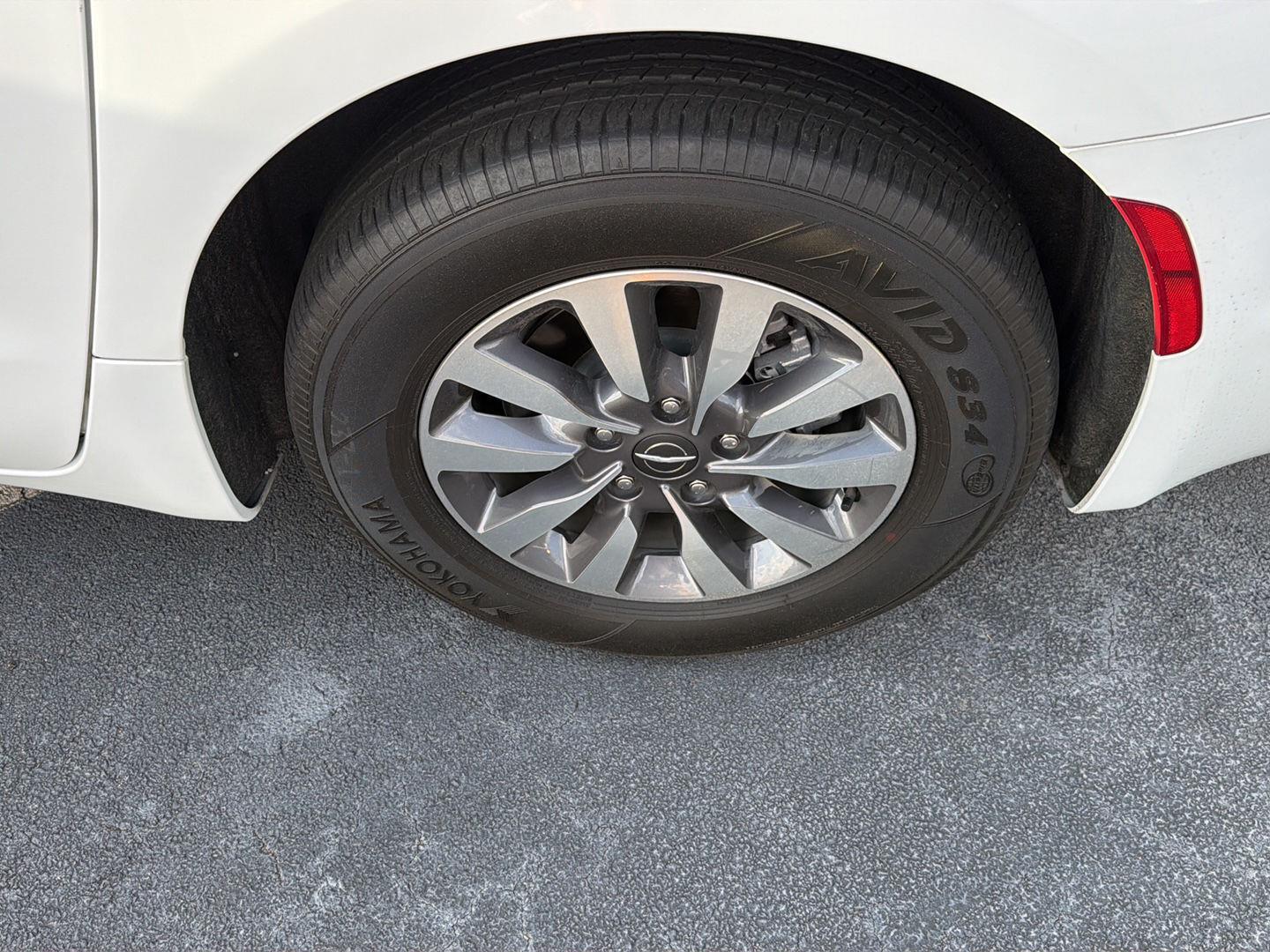 Used 2024 Chrysler Pacifica Van