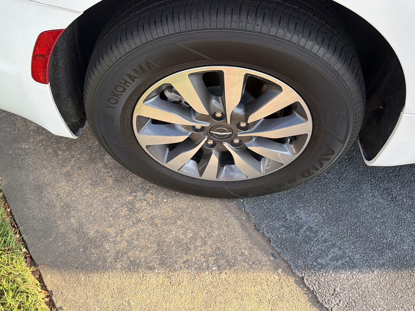 Used 2024 Chrysler Pacifica Van