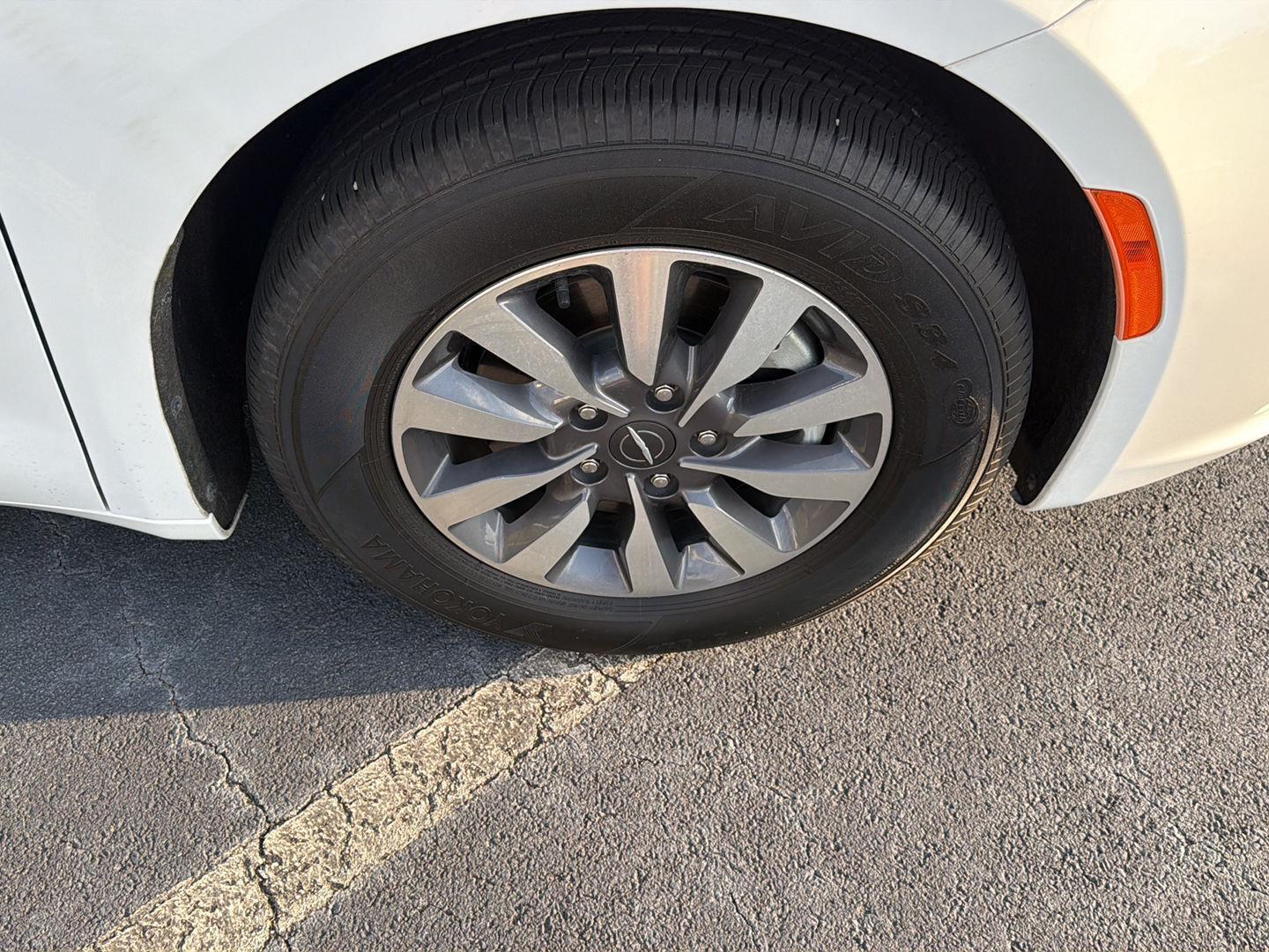 Used 2024 Chrysler Pacifica Van