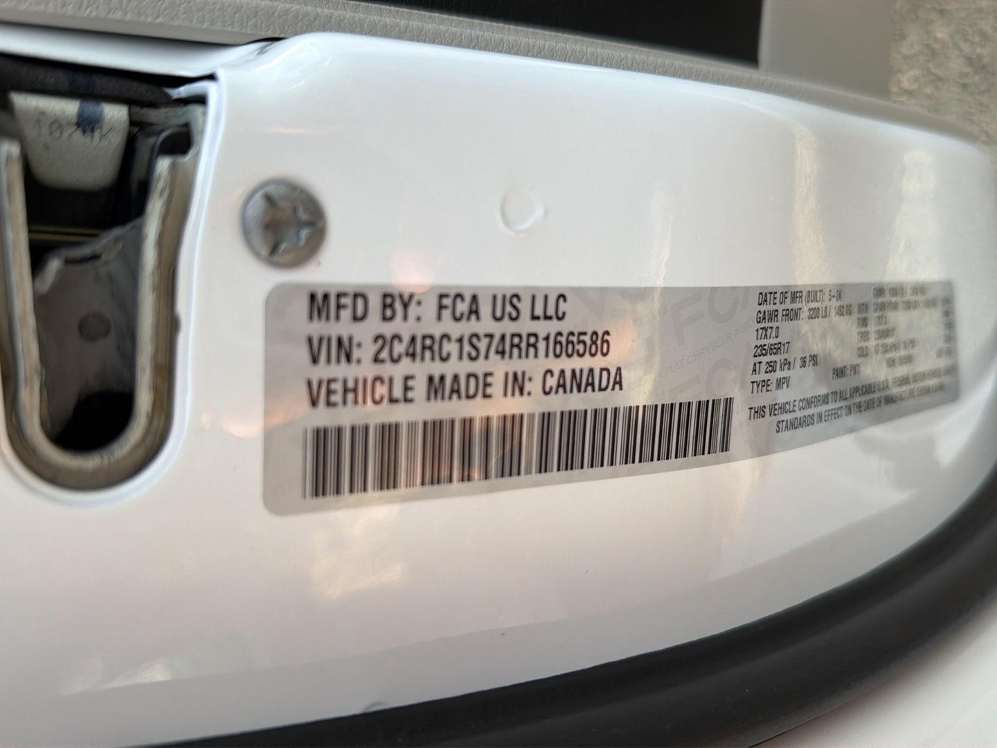 Used 2024 Chrysler Pacifica Van