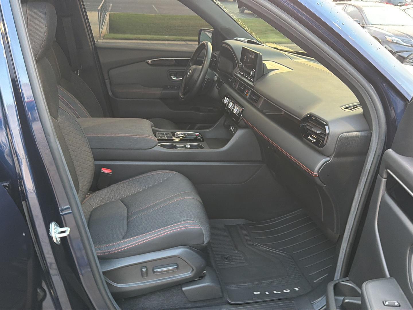 Used 2025 Honda Pilot SUV