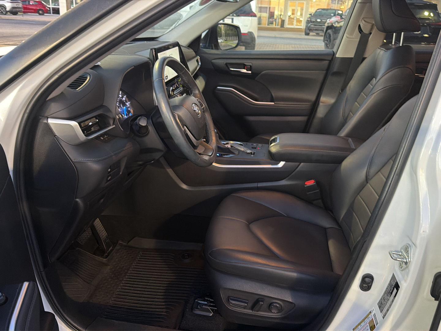 Used 2023 Toyota Highlander Hybrid SUV