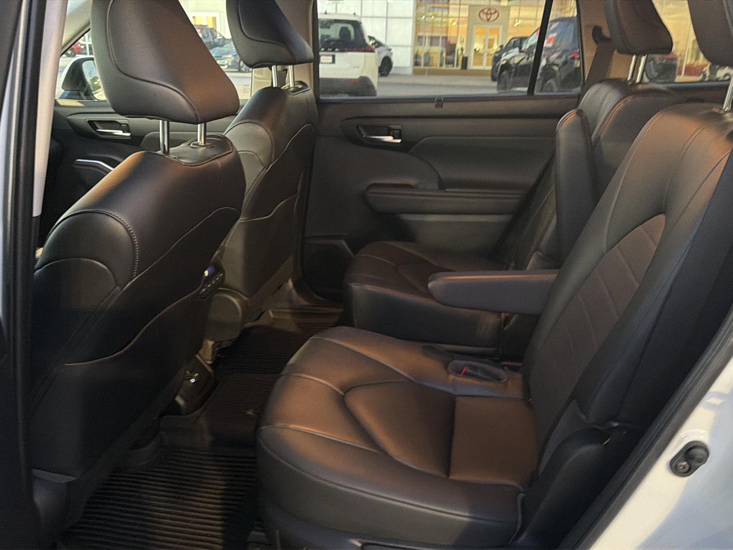 Used 2023 Toyota Highlander Hybrid SUV