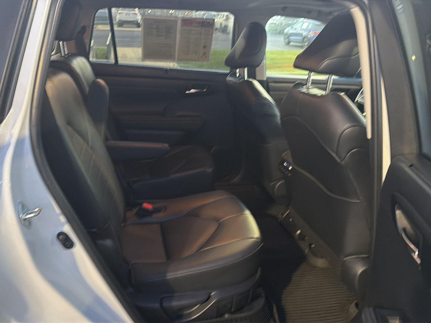 Used 2023 Toyota Highlander Hybrid SUV