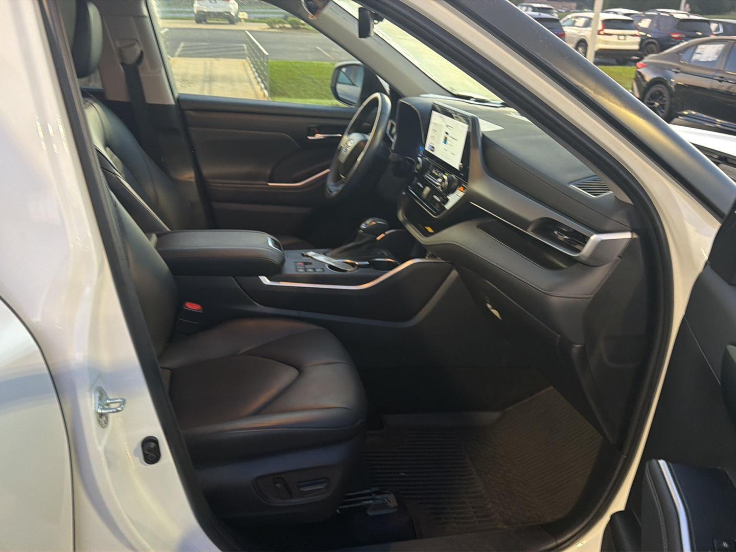 Used 2023 Toyota Highlander Hybrid SUV