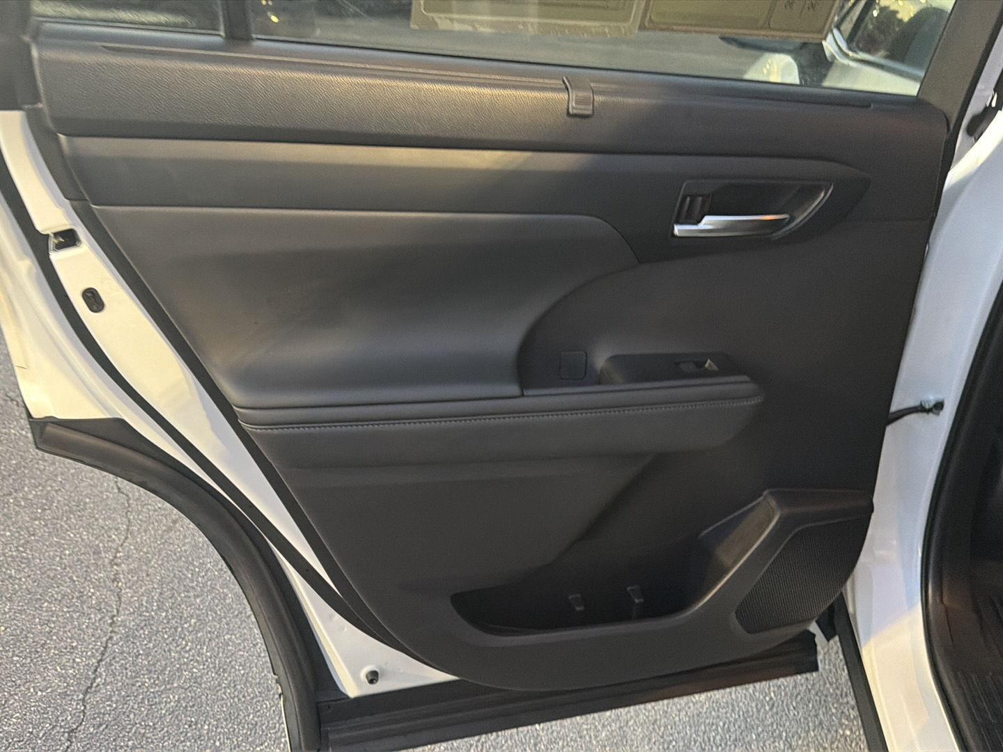 Used 2023 Toyota Highlander Hybrid SUV