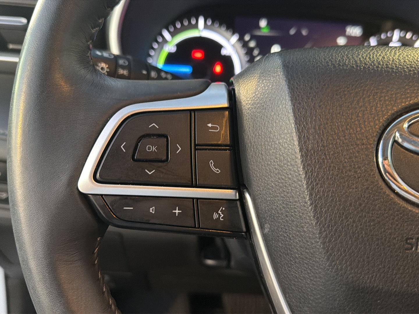 Used 2023 Toyota Highlander Hybrid SUV