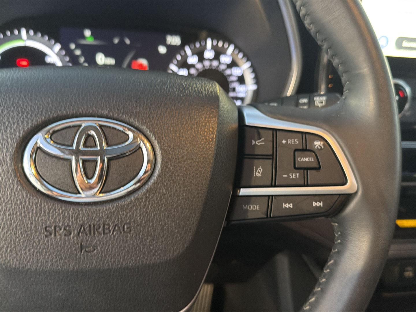 Used 2023 Toyota Highlander Hybrid SUV