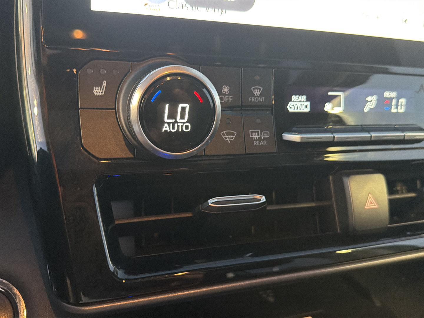 Used 2023 Toyota Highlander Hybrid SUV