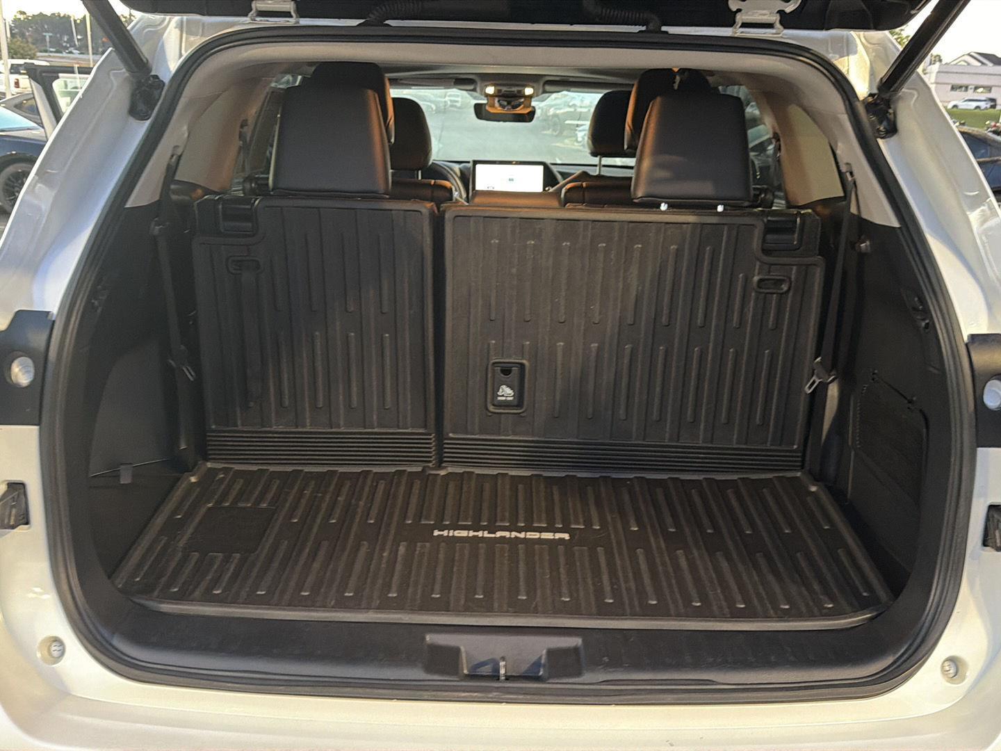 Used 2023 Toyota Highlander Hybrid SUV