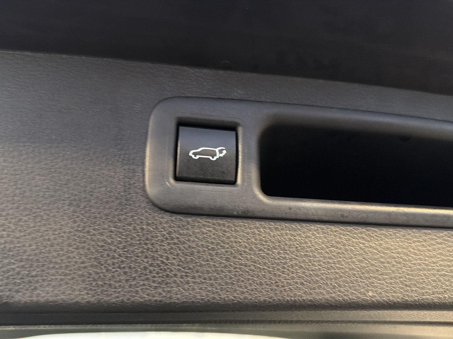 Used 2023 Toyota Highlander Hybrid SUV