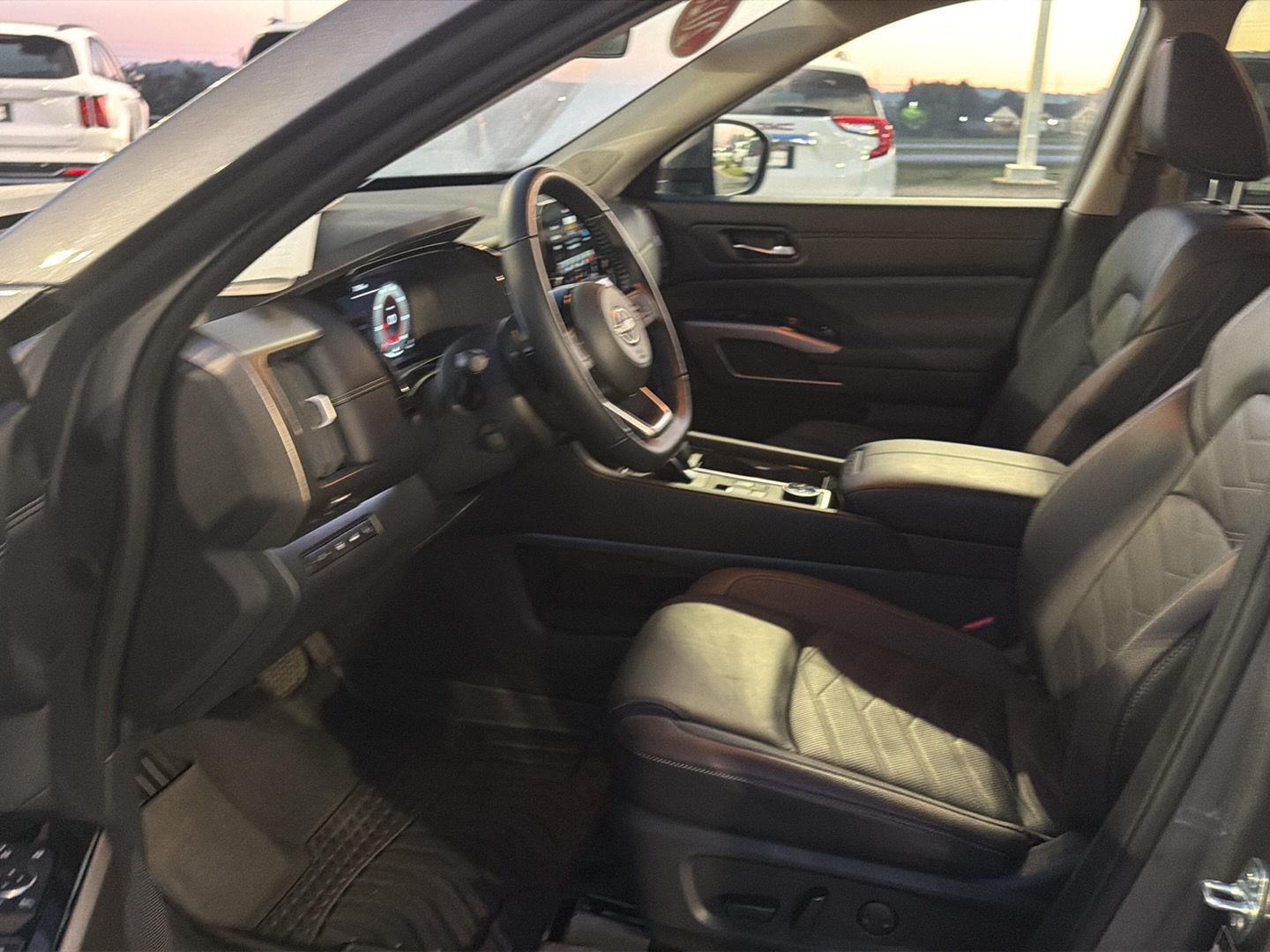 Used 2025 Nissan Pathfinder SUV