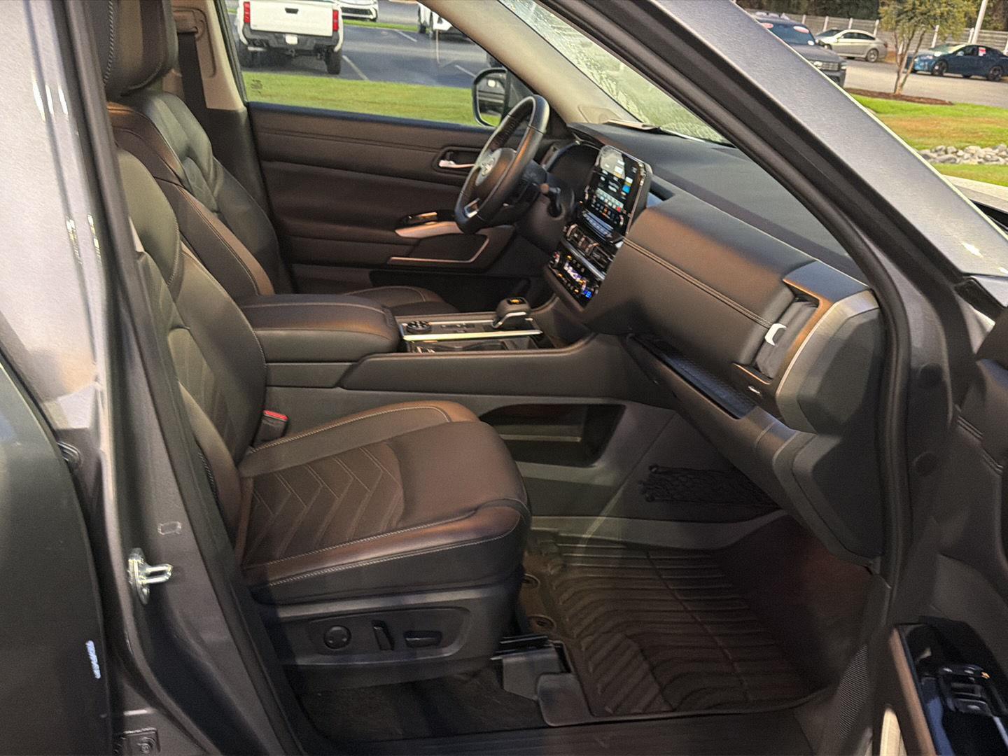 Used 2025 Nissan Pathfinder SUV
