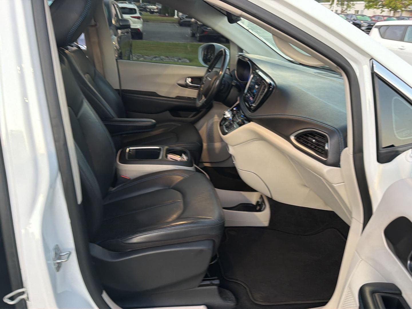 Used 2021 Chrysler Pacifica Van